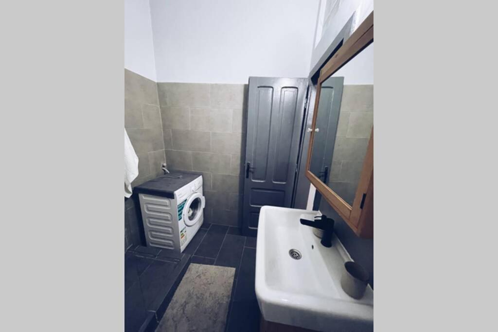 ☆Modern High Ceiling Apartment - Heart Of The City Oradea Exteriör bild