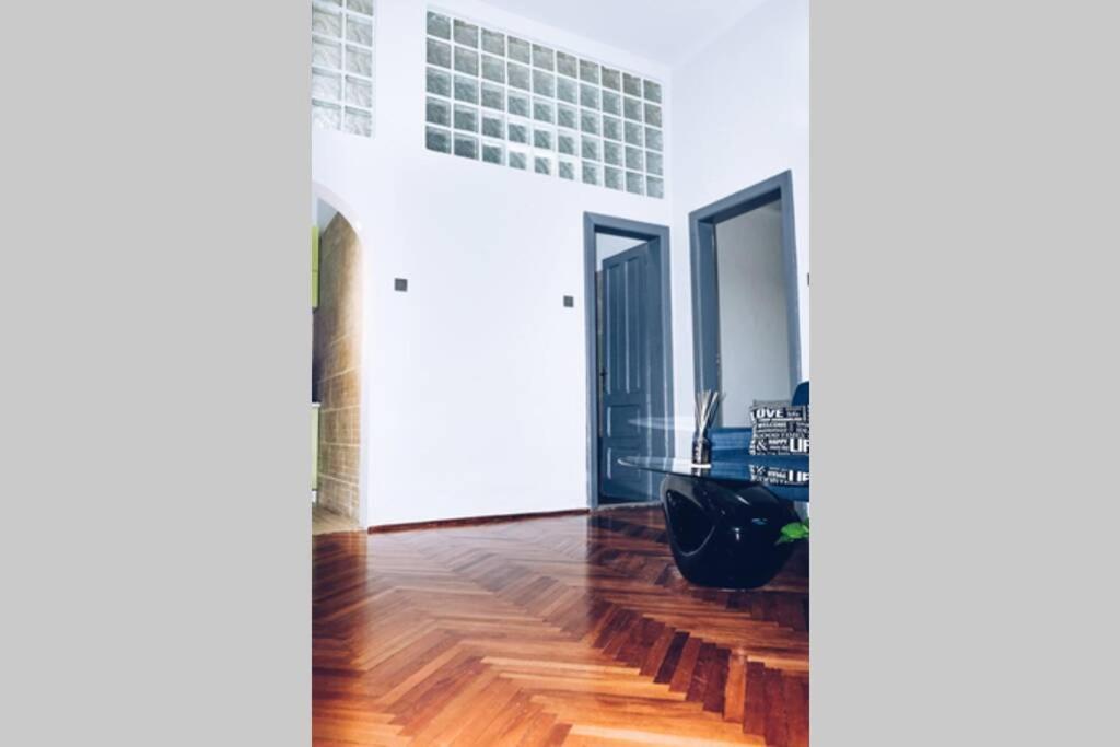 ☆Modern High Ceiling Apartment - Heart Of The City Oradea Exteriör bild